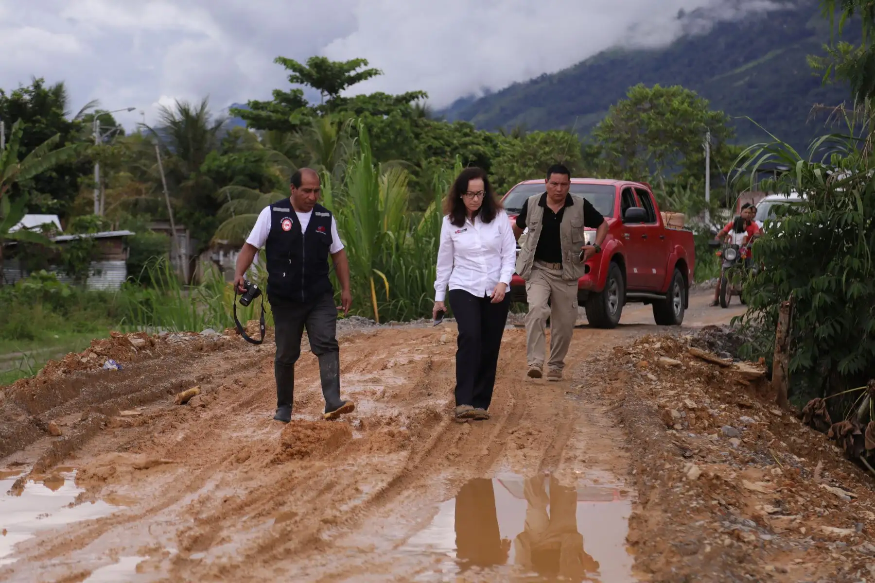 Ministra  de Justicia Ana Teresa Revilla, recorrió la selva central, para verificar junto con sus autoridades, medidas de remediación frente a huaicos e inundaciones que afectan a su población por fuertes lluvias que caen en la RegiónJunín. Foto:ANDINA/MINJUS