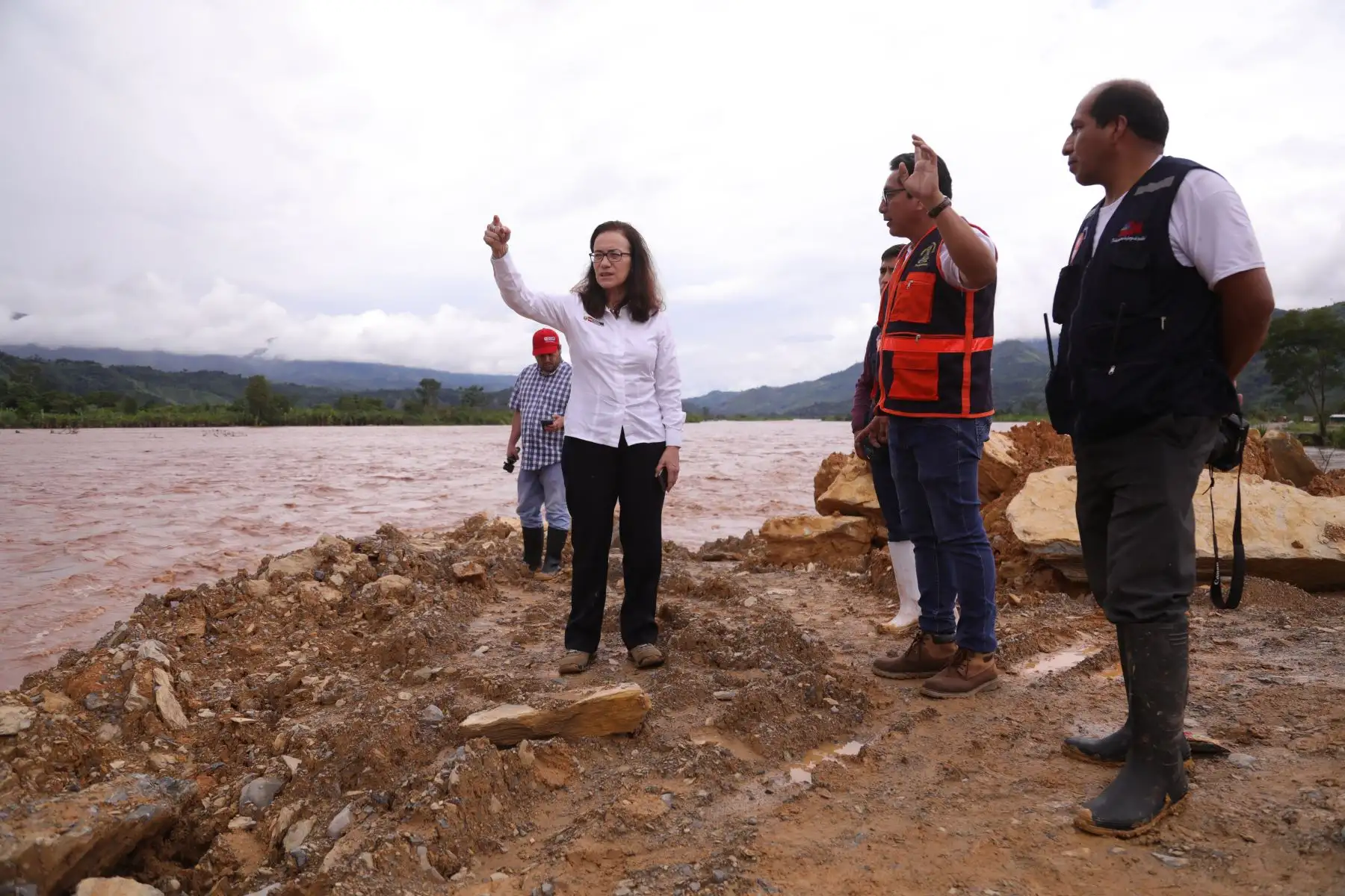 Ministra  de Justicia Ana Teresa Revilla, recorrió la selva central, para verificar junto con sus autoridades, medidas de remediación frente a huaicos e inundaciones que afectan a su población por fuertes lluvias que caen en la RegiónJunín. Foto:ANDINA/MINJUS