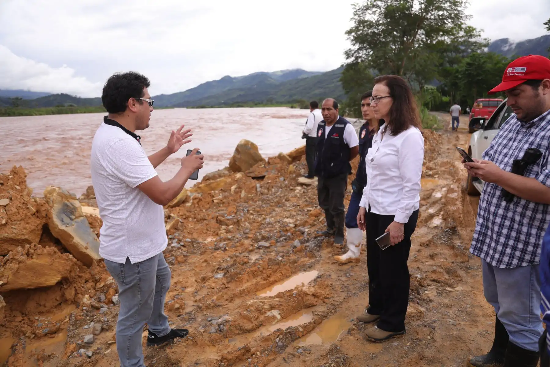 Ministra  de Justicia Ana Teresa Revilla, recorrió la selva central, para verificar junto con sus autoridades, medidas de remediación frente a huaicos e inundaciones que afectan a su población por fuertes lluvias que caen en la RegiónJunín. Foto:ANDINA/MINJUS