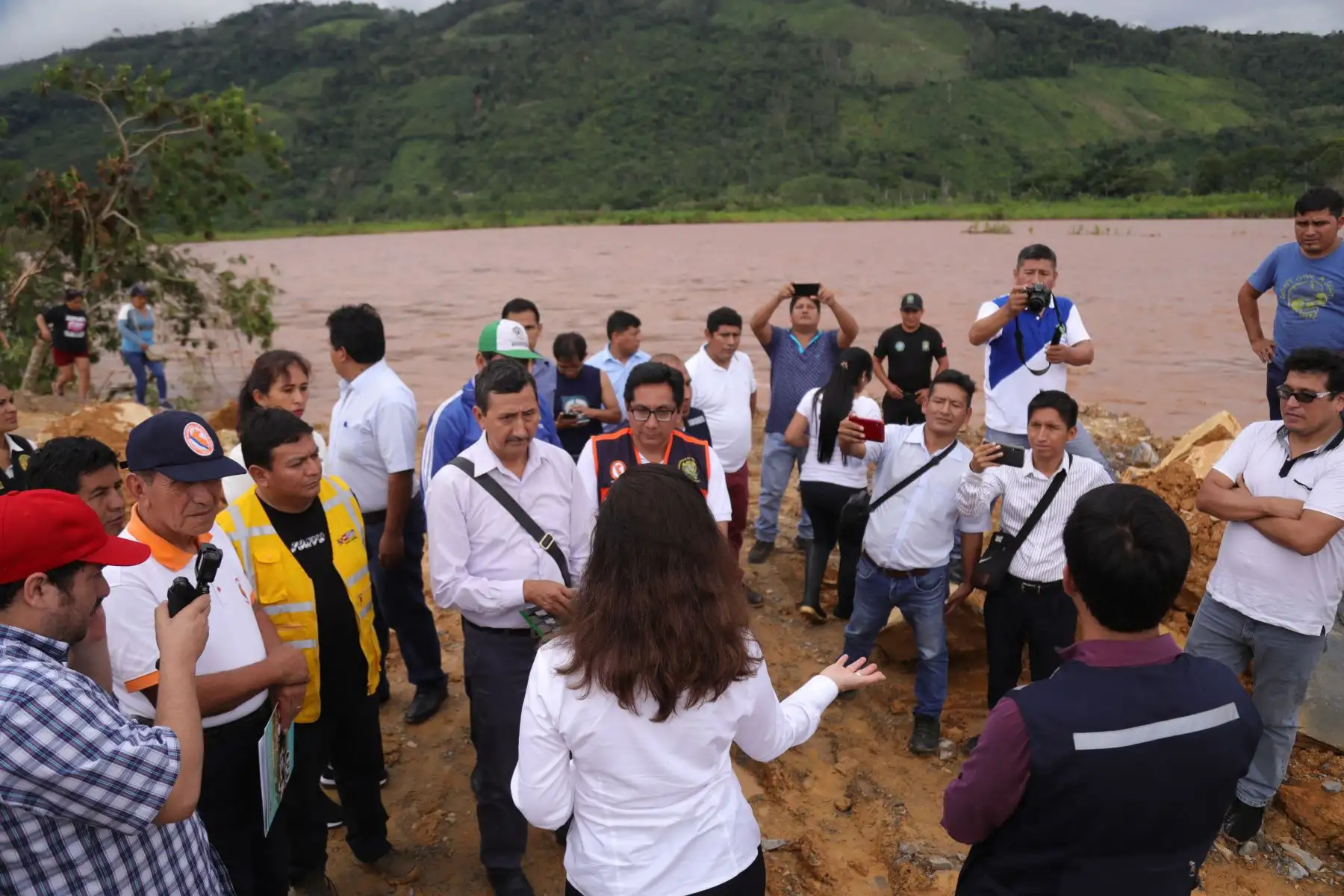 Ministra  de Justicia Ana Teresa Revilla, recorrió la selva central, para verificar junto con sus autoridades, medidas de remediación frente a huaicos e inundaciones que afectan a su población por fuertes lluvias que caen en la RegiónJunín. Foto:ANDINA/MINJUS