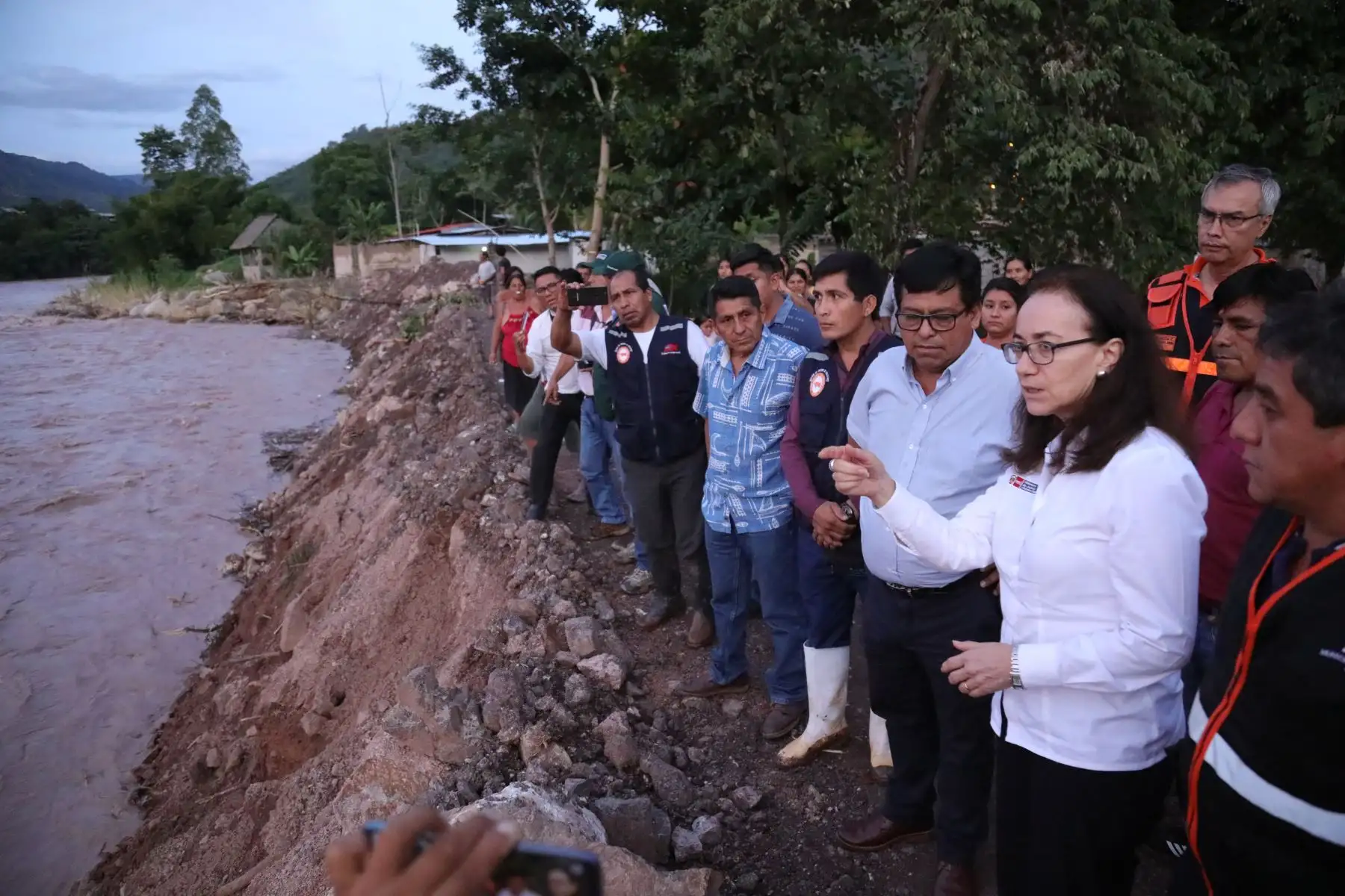 Ministra  de Justicia Ana Teresa Revilla, recorrió la selva central, para verificar junto con sus autoridades, medidas de remediación frente a huaicos e inundaciones que afectan a su población por fuertes lluvias que caen en la RegiónJunín. Foto:ANDINA/MINJUS