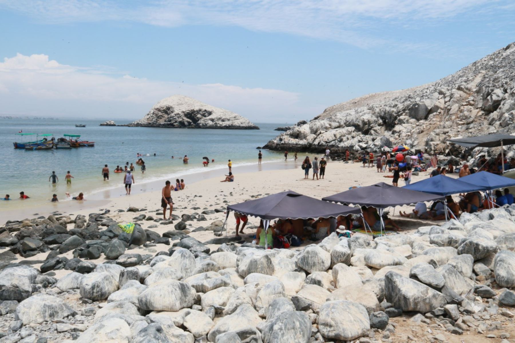La playa Isla Blanca es uno de los principales atractivos turísticos de Chimbote que se promueve en almanaque.