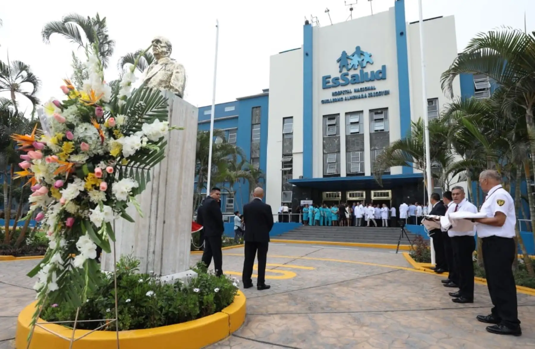 El hospital Guillermo Almenara, el primer nosocomio de la Seguridad Social, celebró su 79 aniversario de creación.