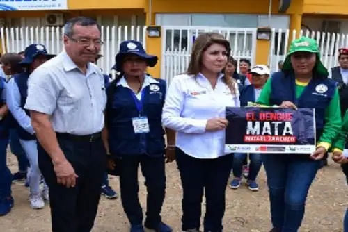 El gobernador regional de Madre de Dios, Luis Hidalgo, acompaña a la ministra de Salud, Elizabeth Hinostroza, en una intensa jornada destinada a monitorear todas las acciones emprendidas de manera coordinada para combatir el rebrote del dengue en su versión agresiva que afecta a la población de esta zona amazónica del país