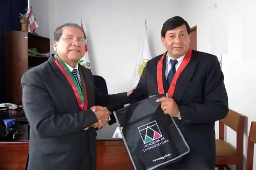 El presidente del Consejo Directivo de la Amag, Pablo Sánchez, se reunió con el presidente de la Junta de Fiscales Superiores de Madre de Dios, Pedro Luza.