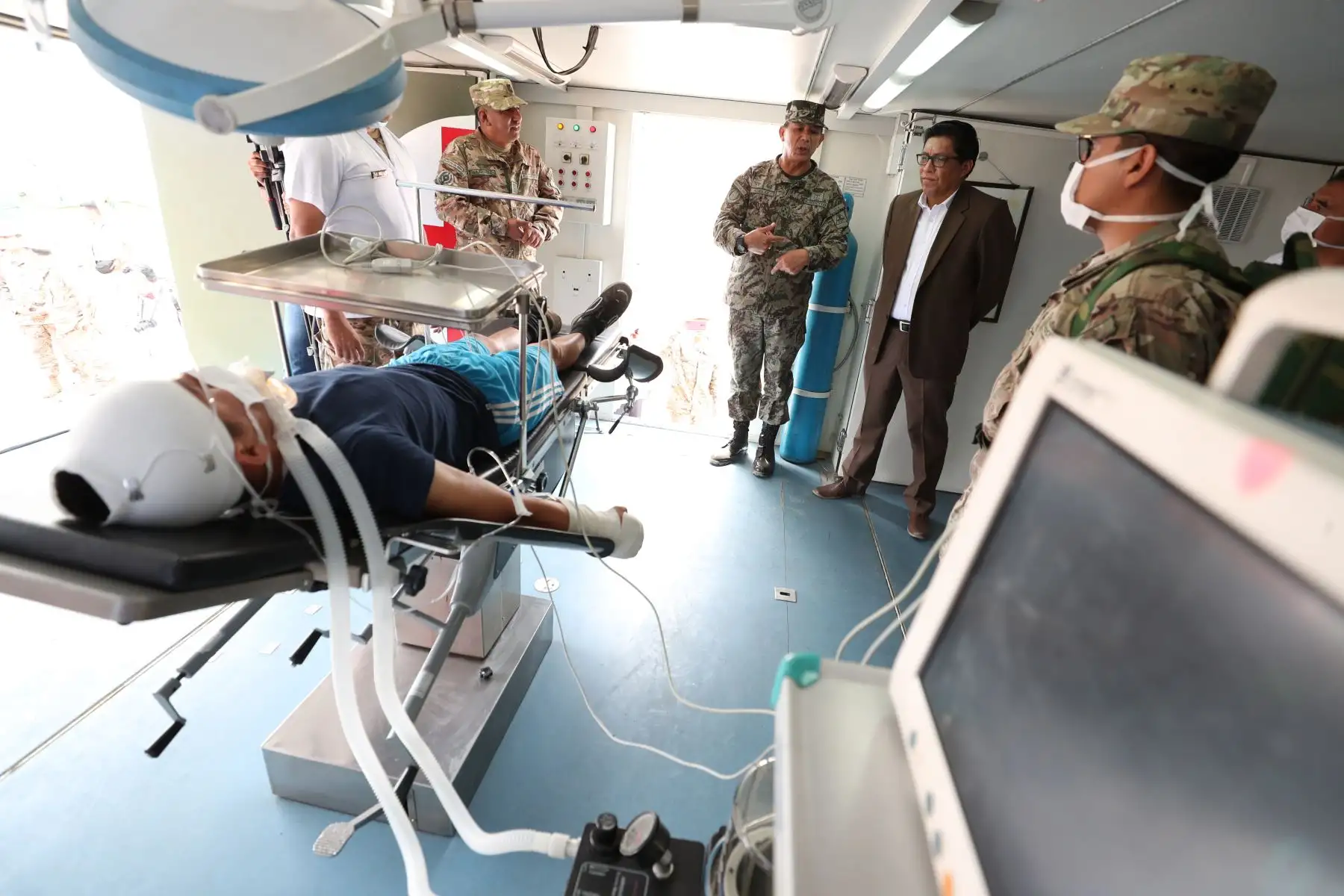 Nuestro Ejército preparado para atender emergencias a nivel nacional. Así lo demostró la Brigada Multipropósito, con un exigente despliegue de personal y equipamiento, durante la visita del titular de la PCM, Vicente Zeballos al fuerte “General Div. Rafael Hoyos Rubio" en el Rímac. Foto: ANDINA/PCM