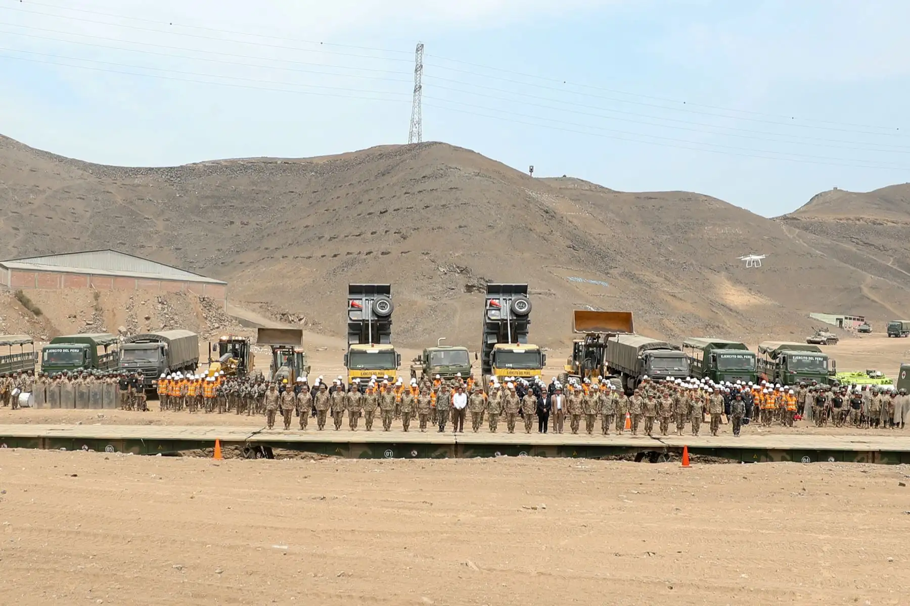 Nuestro Ejército preparado para atender emergencias a nivel nacional. Así lo demostró la Brigada Multipropósito, con un exigente despliegue de personal y equipamiento, durante la visita del titular de la PCM, Vicente Zeballos al fuerte “General Div. Rafael Hoyos Rubio" en el Rímac. Foto: ANDINA/PCM