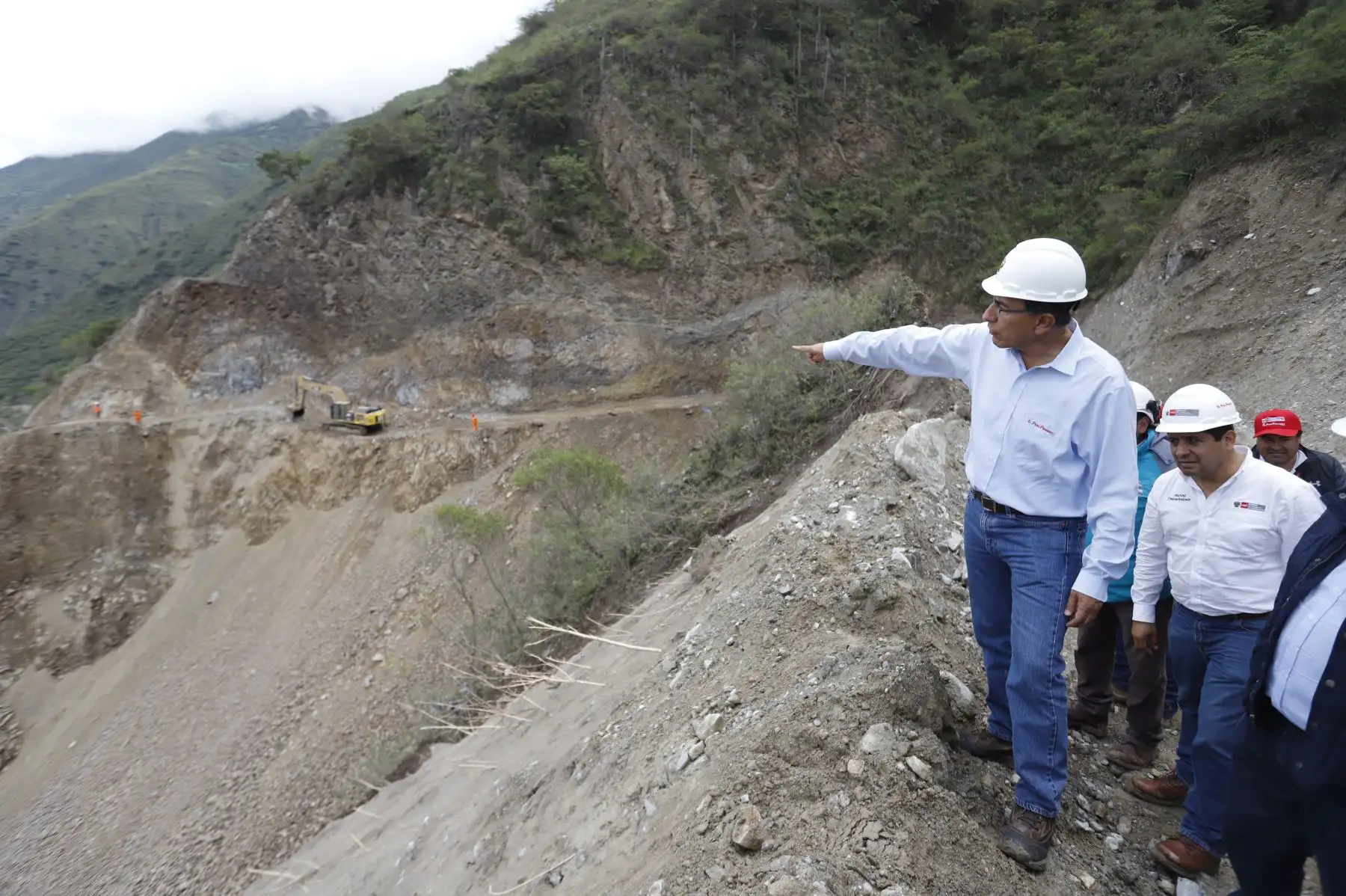 El presidente Martín Vizcarra realizó una supervisión de la obra de mejoramiento de la carretera Salcahuasi (Huancavelica), vía que permitirá unir a tres distritos de esta parte del país que se encuentran actualmente aislados y no tenían una conexión adecuada.Foto.ANDINA/ Prensa Presidencia
