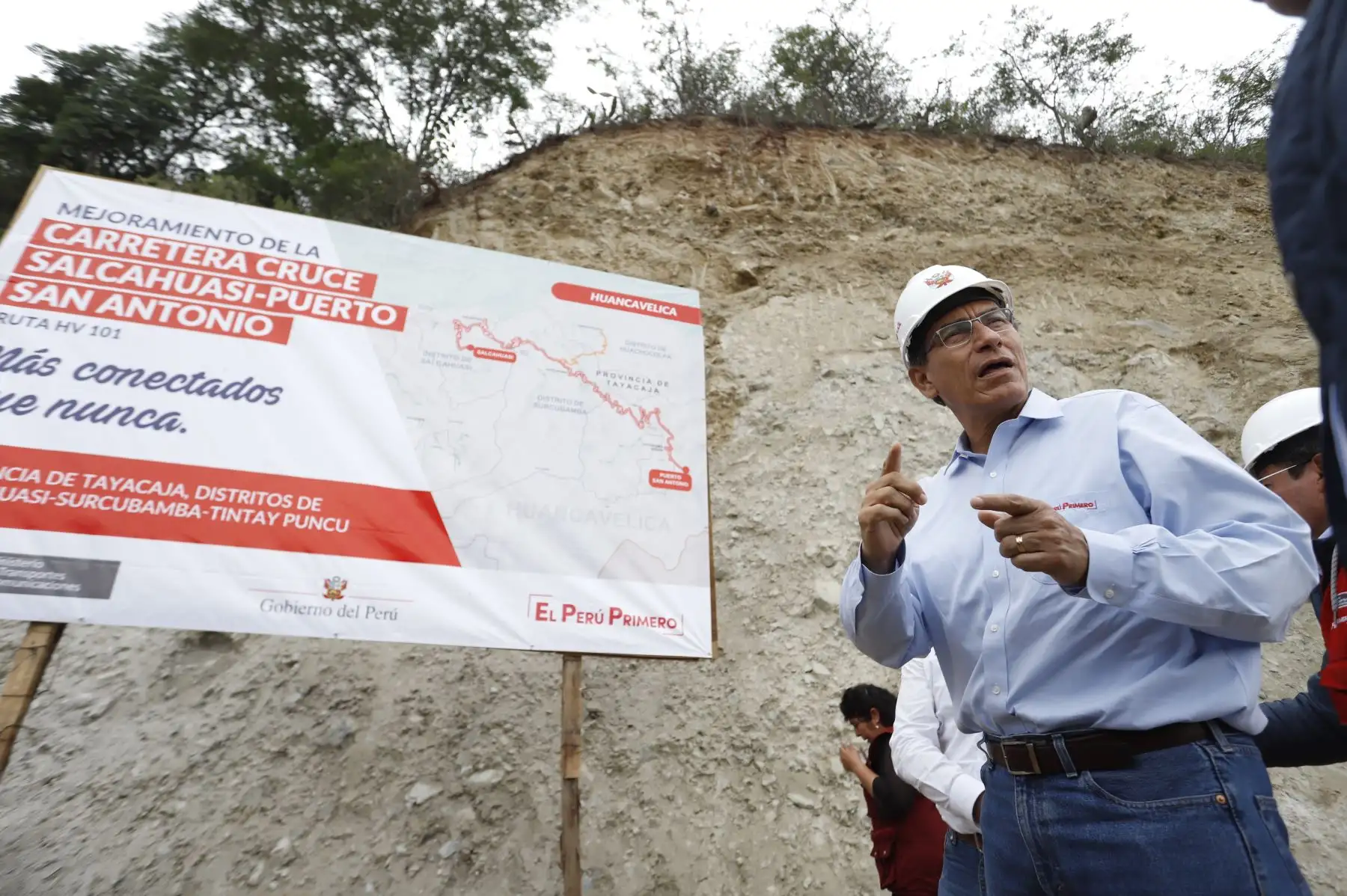 El presidente Martín Vizcarra realizó una supervisión de la obra de mejoramiento de la carretera Salcahuasi (Huancavelica), vía que permitirá unir a tres distritos de esta parte del país que se encuentran actualmente aislados y no tenían una conexión adecuada.Foto.ANDINA/ Prensa Presidencia