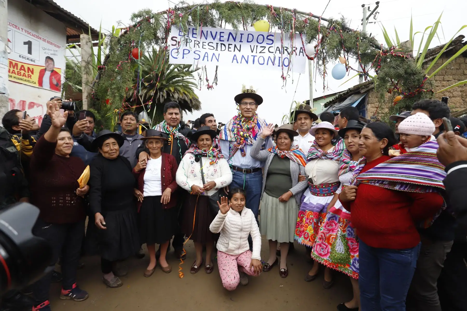 El presidente Martín Vizcarra realizó una supervisión de la obra de mejoramiento de la carretera Salcahuasi (Huancavelica), vía que permitirá unir a tres distritos de esta parte del país que se encuentran actualmente aislados y no tenían una conexión adecuada.Foto.ANDINA/ Prensa Presidencia
