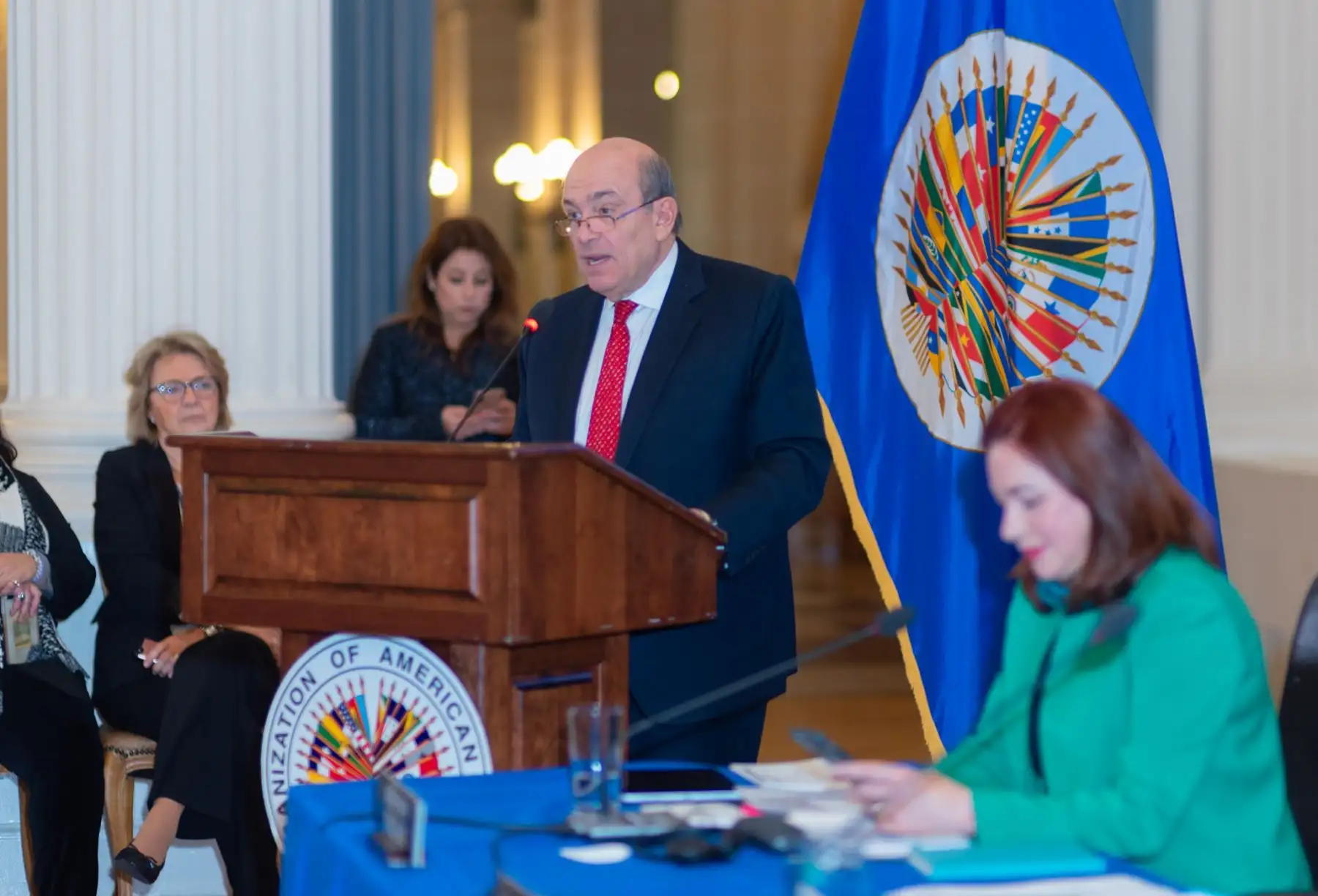 Embajador Hugo de Zela presenta sus propuestas a la secretaría general de la OEA.