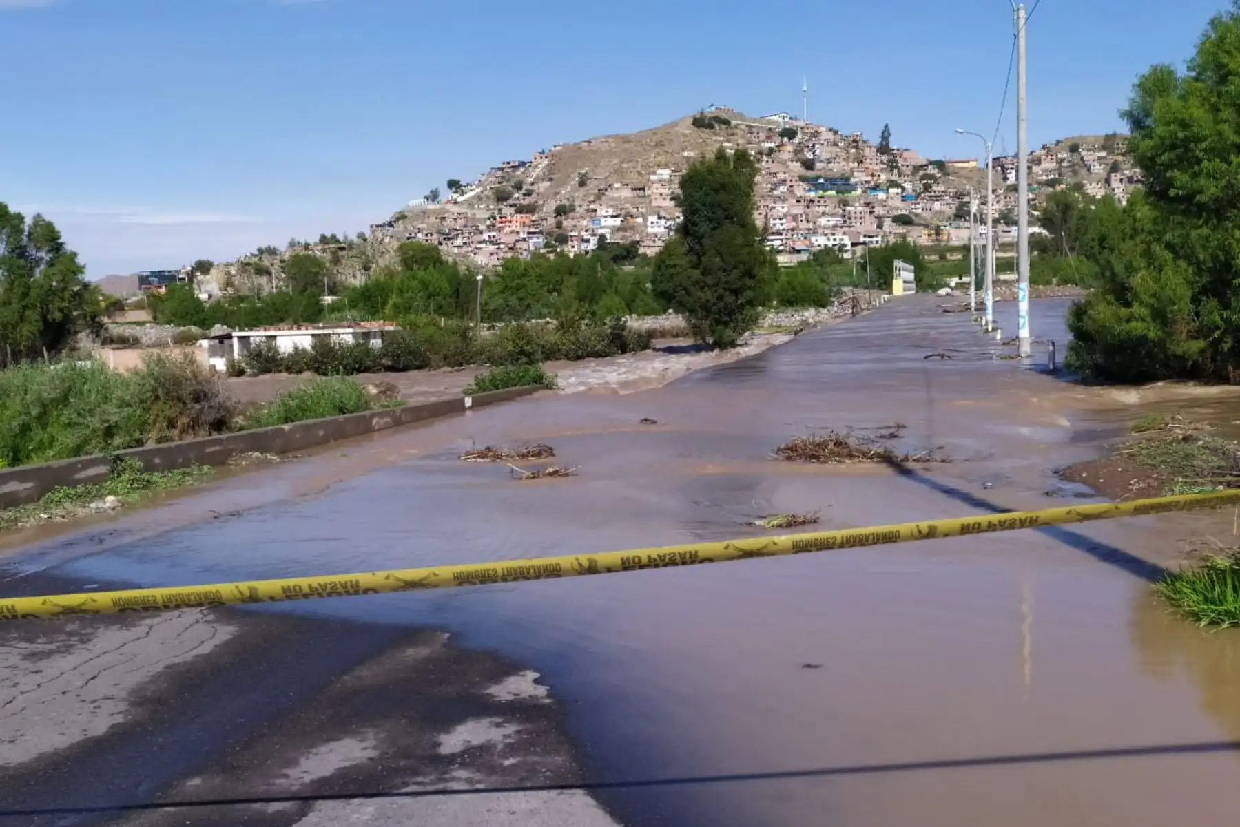 Arequipa en alerta por incremento del caudal del río Chili que atraviesa la ciudad.