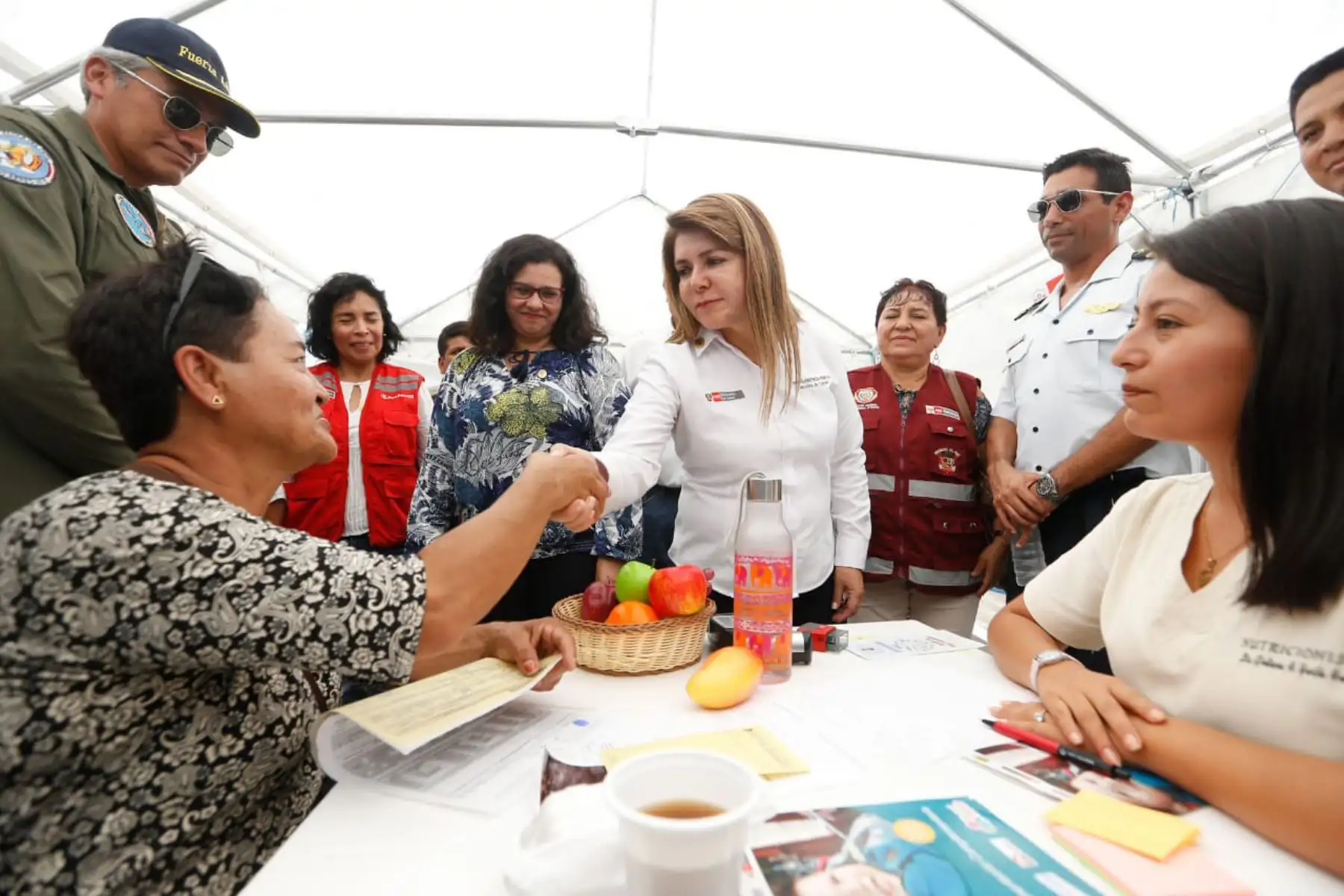 Ministros de los sectores salud, Mujer y Agricultura participaron de la acción cívica en Suyo- Piura  que benefició a más de 1,000 niños y adolescentes.
Foto: Difusión Minsa