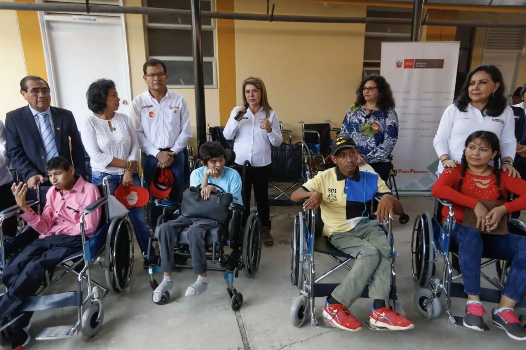 Ministros de los sectores salud, Mujer y Agricultura y primera dama, Maribel Díaz participaron de la acción cívica en Suyo- Piura  que benefició a más de 1,000 niños y adolescentes.
Foto: Difusión Minsa