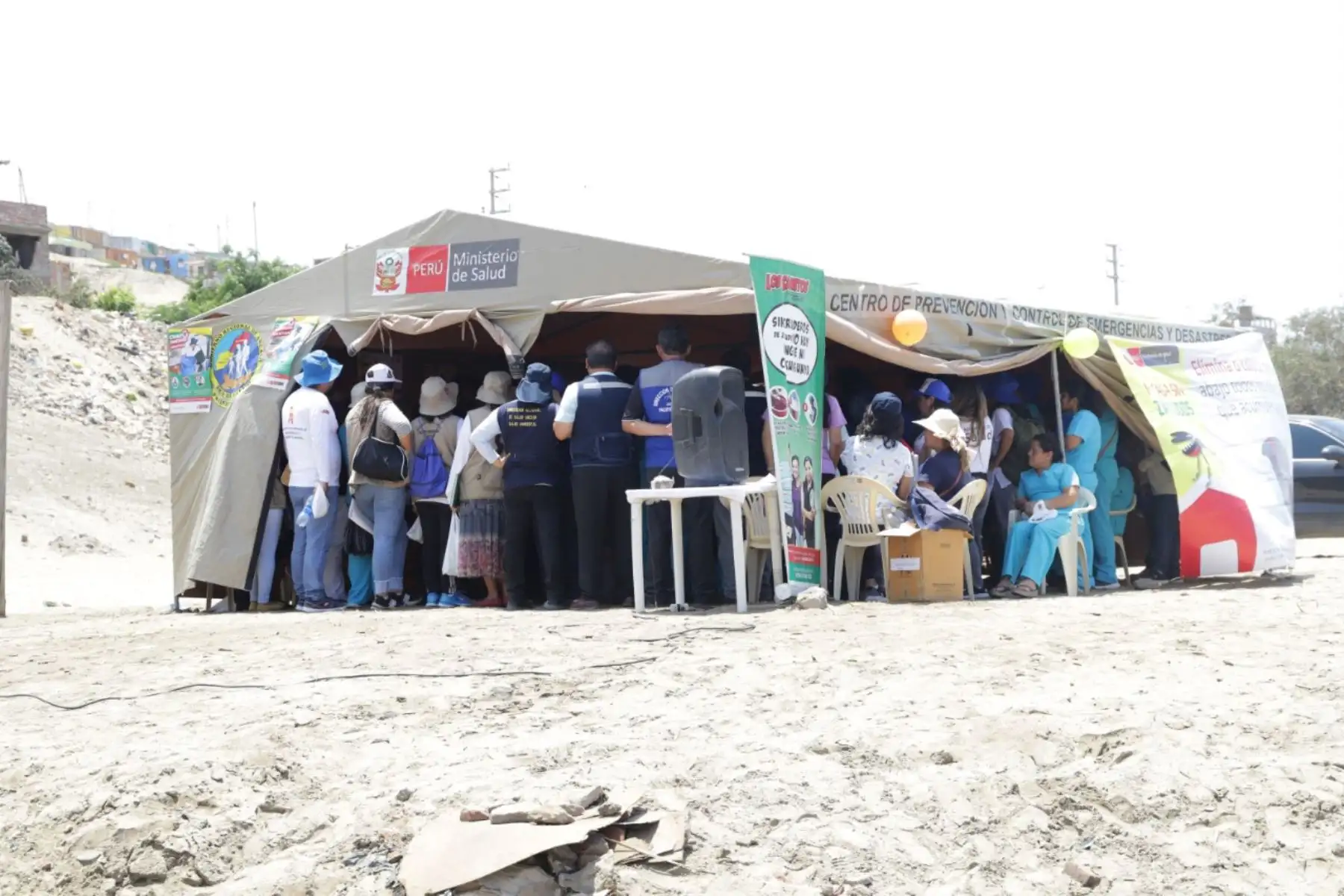 Autoridades de Salud de Áncash visitan viviendas de Chimbote para descartar presencia de larvas transmisoras de dengue. ANDINA/Difusión