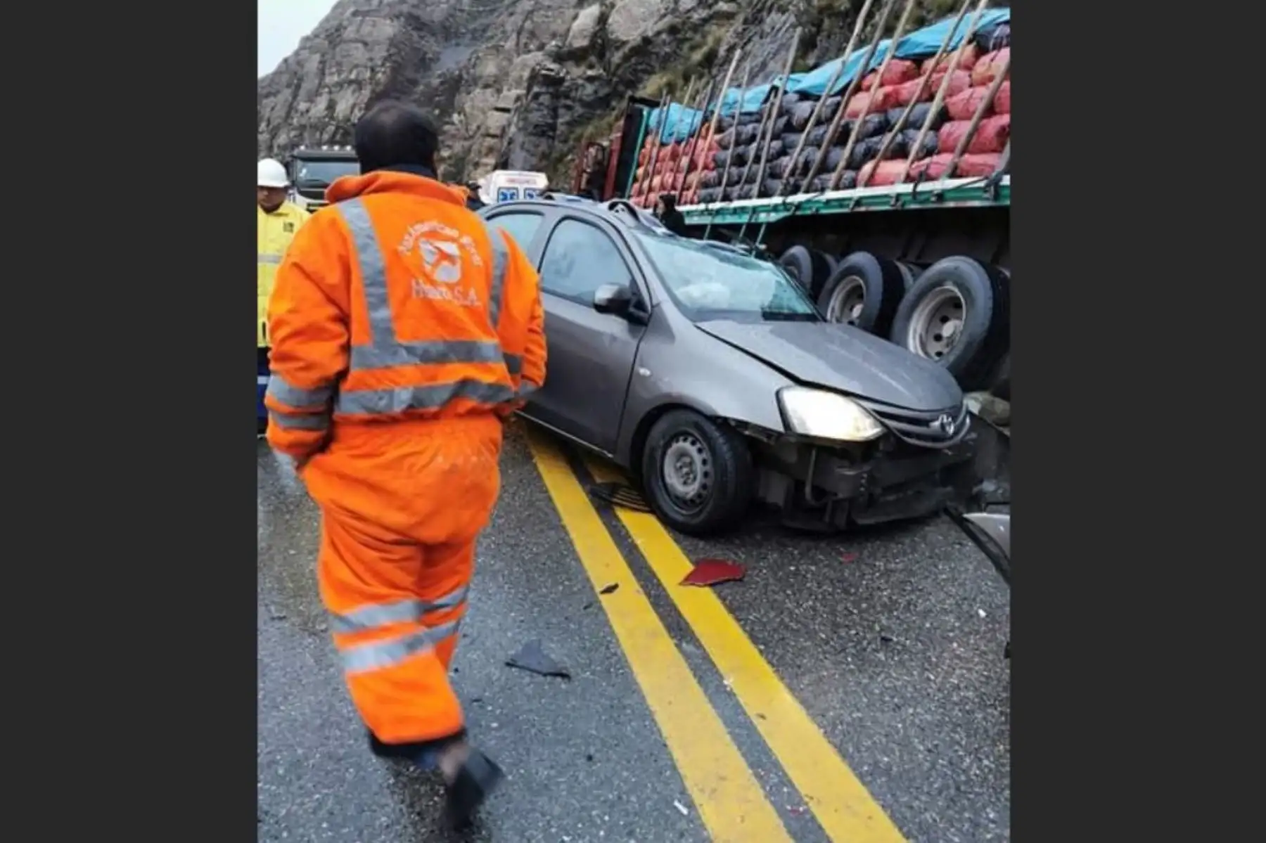 Tres personas mueren y otras tres resultan heridas en accidente de tránsito registrado en la carretera Central, a la altura del distrito de Morococha, provincia de Yauli-La Oroya. Foto: Pedro Tinoco
