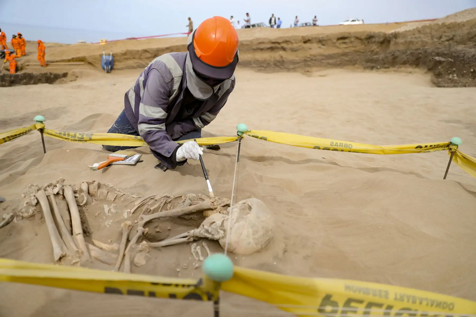 Presidente de la República, Martín Vizcarra  acompañado de la ministra de Cultura,  inspecciona las obras de rescate arqueológico del proyecto Ampliación de la frontera Agrícola Lomas de Ilo. Foto: ANDINA/Prensa Presidencia
