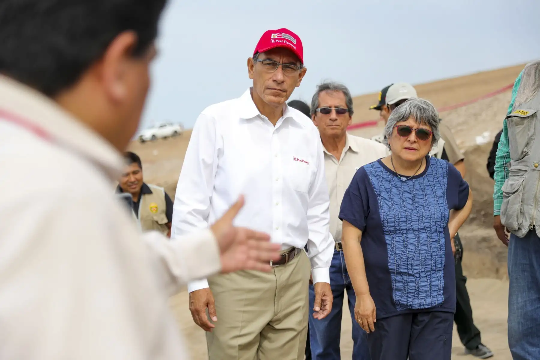 Presidente de la República, Martín Vizcarra  acompañado de la ministra de Cultura,  inspecciona las obras de rescate arqueológico del proyecto Ampliación de la frontera Agrícola Lomas de Ilo. Foto: ANDINA/Prensa Presidencia