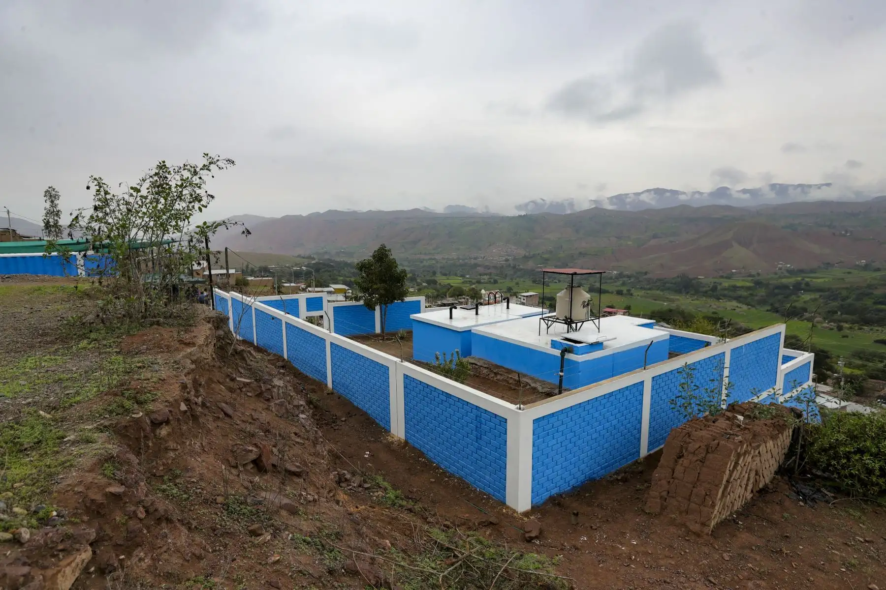 Jefe de Estado Supervisa el funcionamiento de la planta de tratamiento de agua potable portátil de Yacango. Foto: ANDINA/Prensa Presidencia