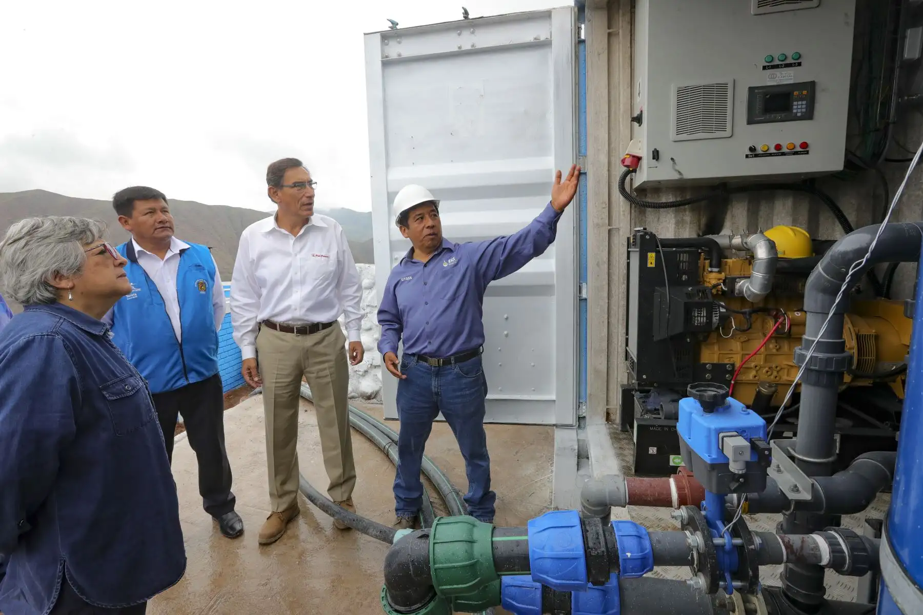 Jefe de Estado Supervisa el funcionamiento de la planta de tratamiento de agua potable portátil de Yacango. Foto: ANDINA/Prensa Presidencia