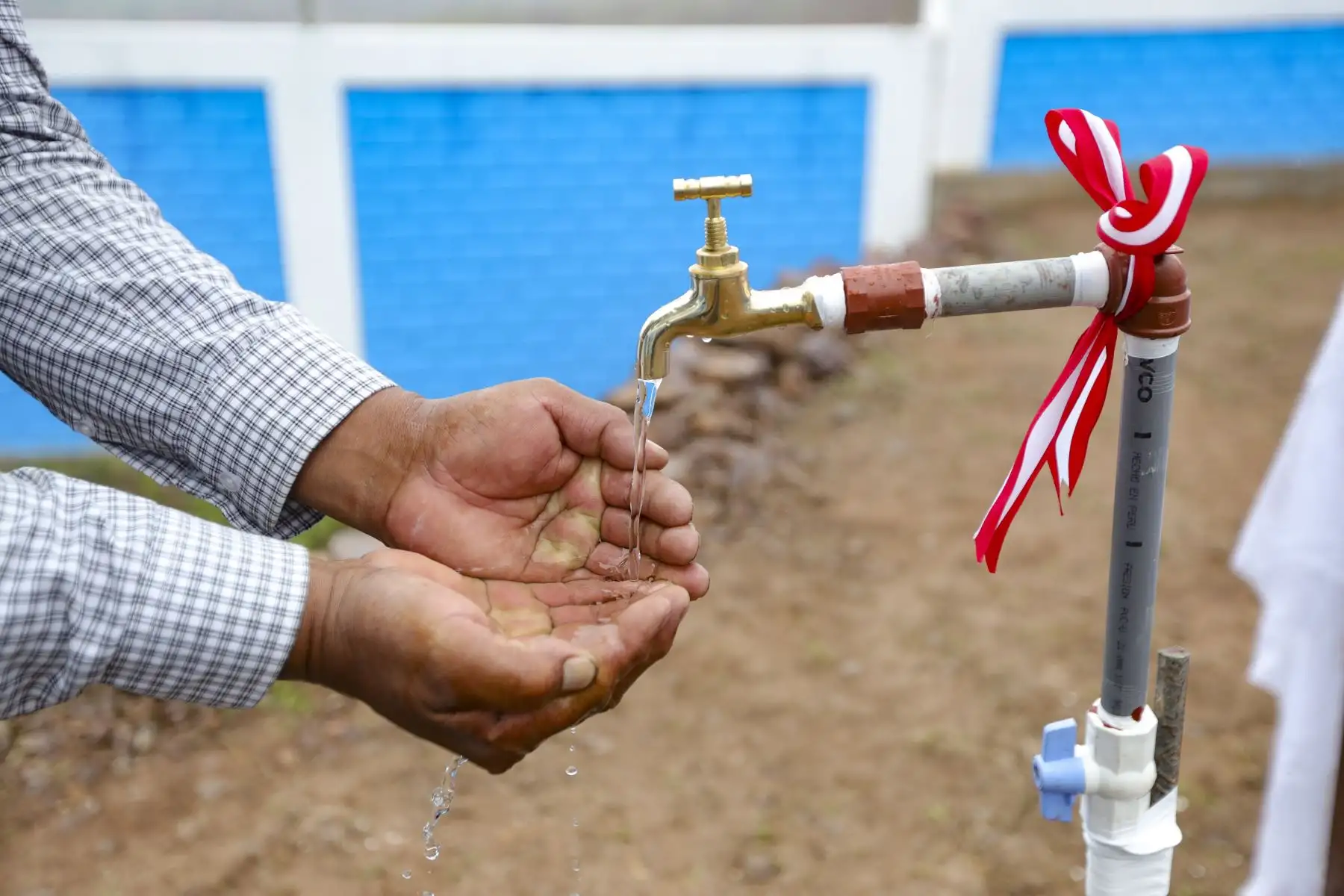 Jefe de Estado Supervisa el funcionamiento de la planta de tratamiento de agua potable portátil de Yacango. Foto: ANDINA/Prensa Presidencia
