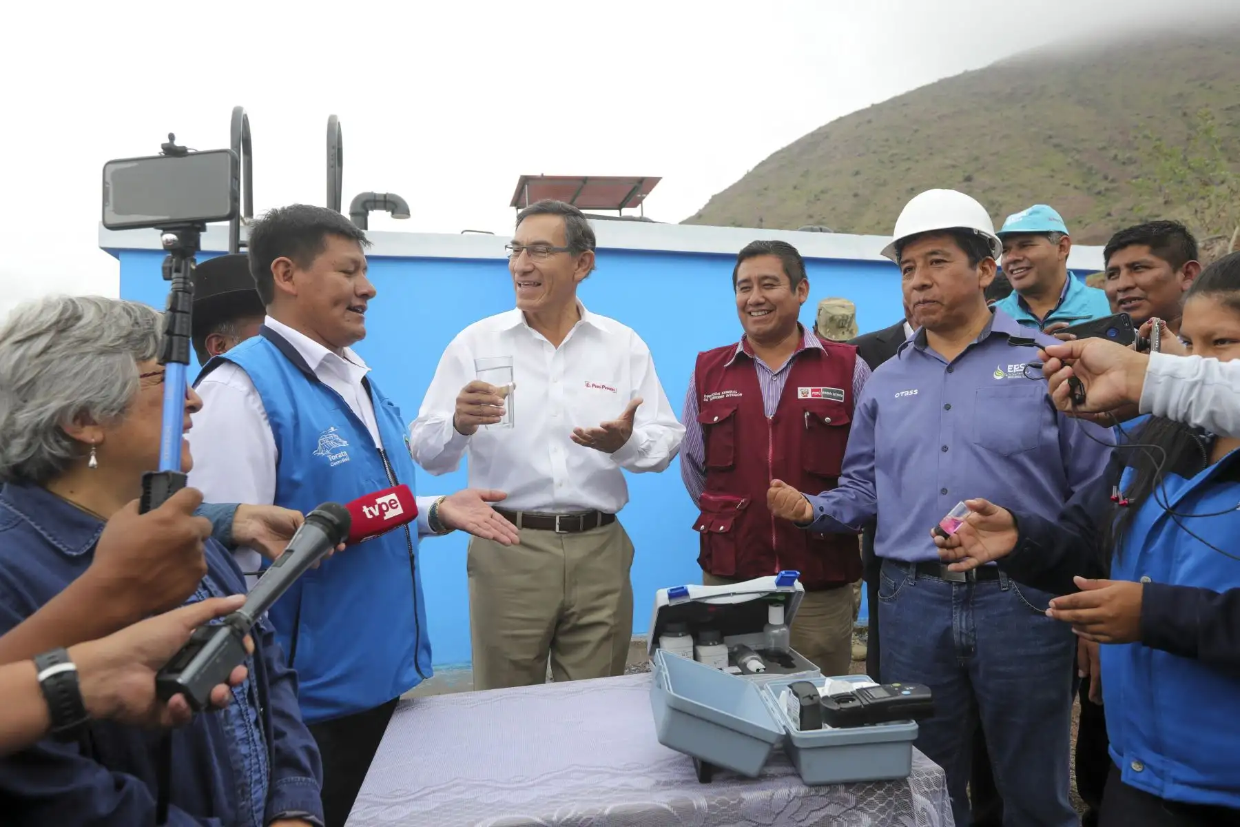 Jefe de Estado Supervisa el funcionamiento de la planta de tratamiento de agua potable portátil de Yacango. Foto: ANDINA/Prensa Presidencia