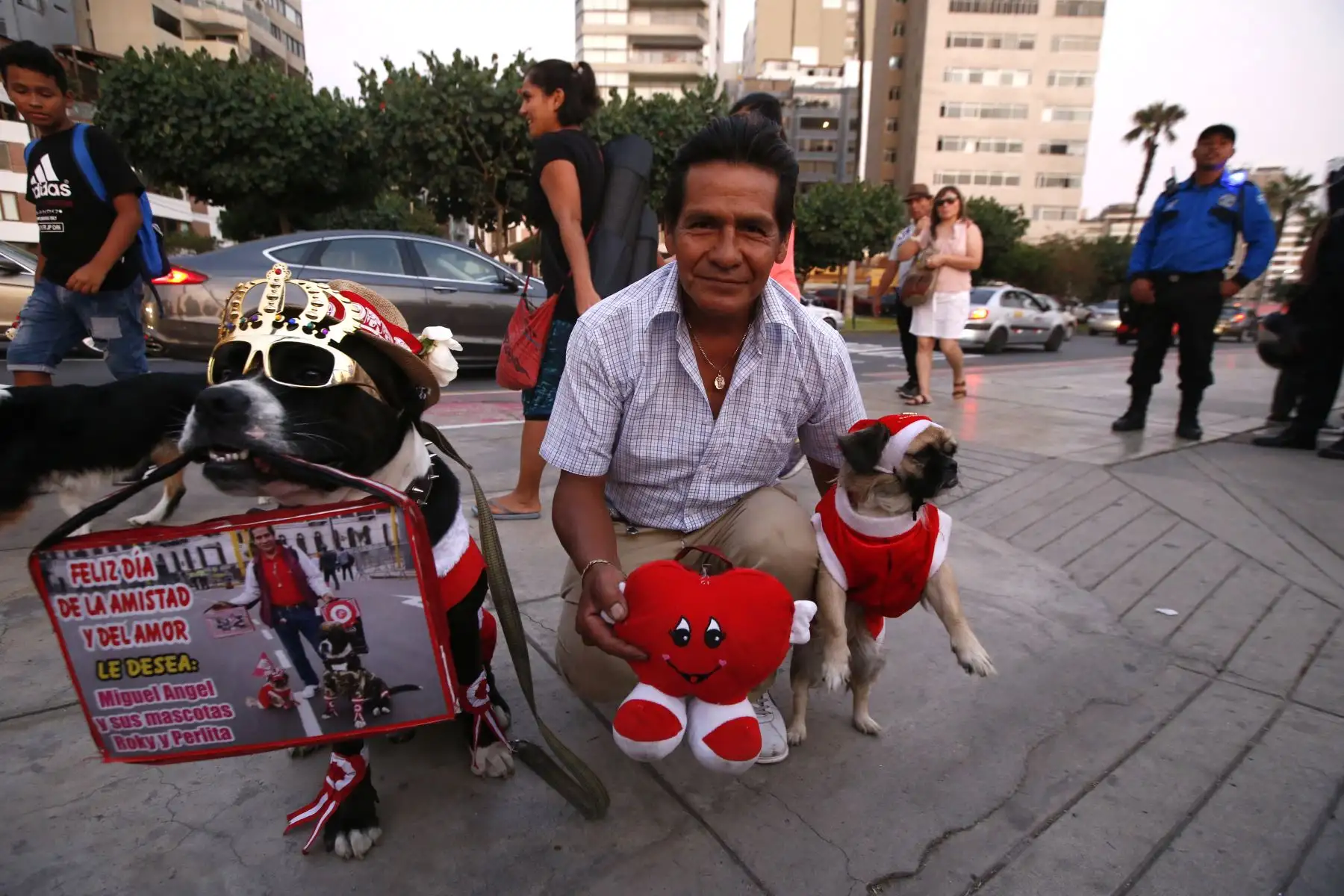 En el día de San Valentín, parejas celebran el día de la amistad y el amor. 
 Foto: ANDINA/Eddy Ramos