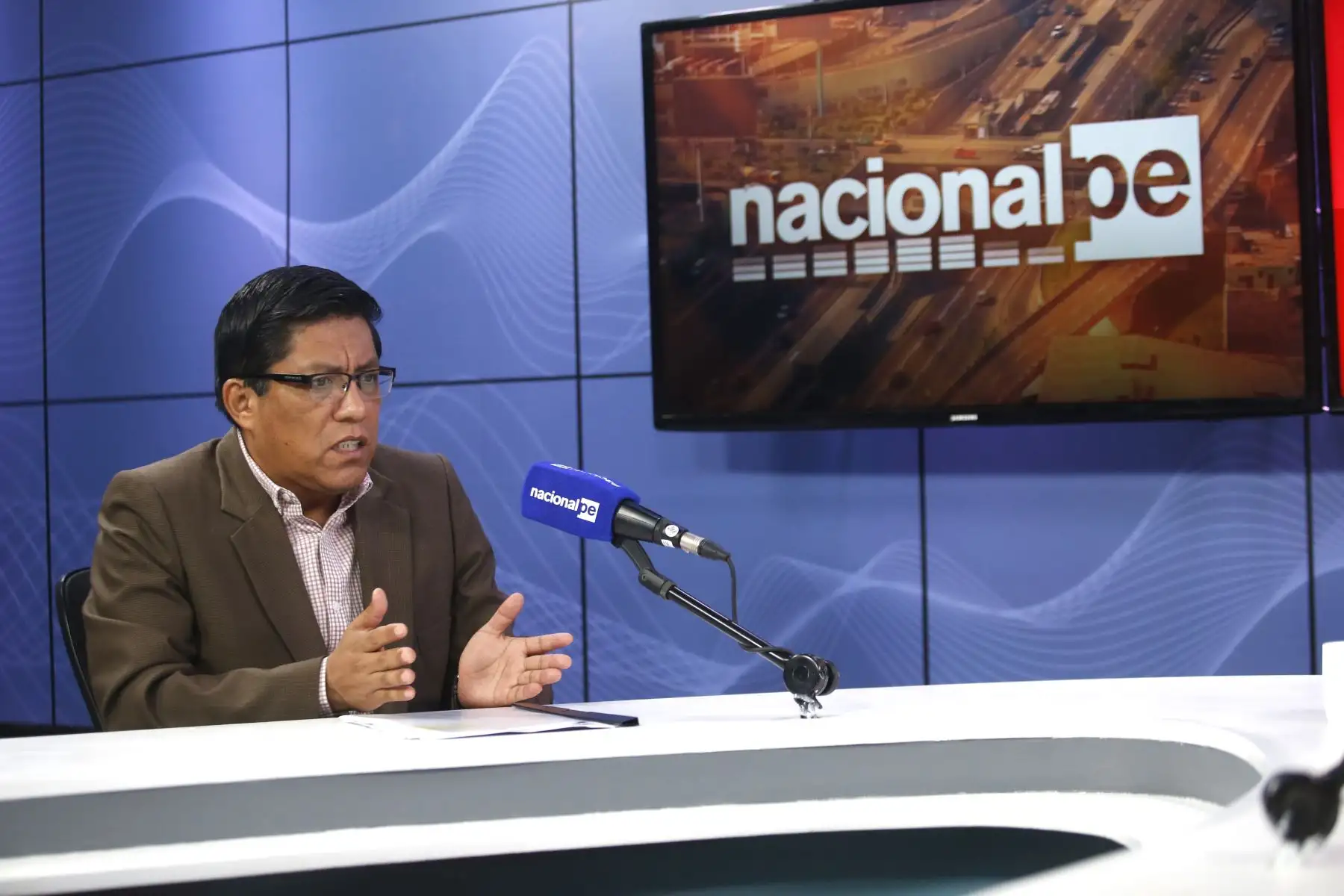 Presidente del Consejo de Ministros, Vicente Zeballos brinda entrevista en las instalaciones de Radio Nacional. 
Foto: ANDINA/Eddy Ramos