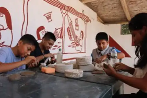 Lambayeque: fortalecen identidad cultural y capacidades creativas con talleres gratuitos para niños, adolescentes y adultos.