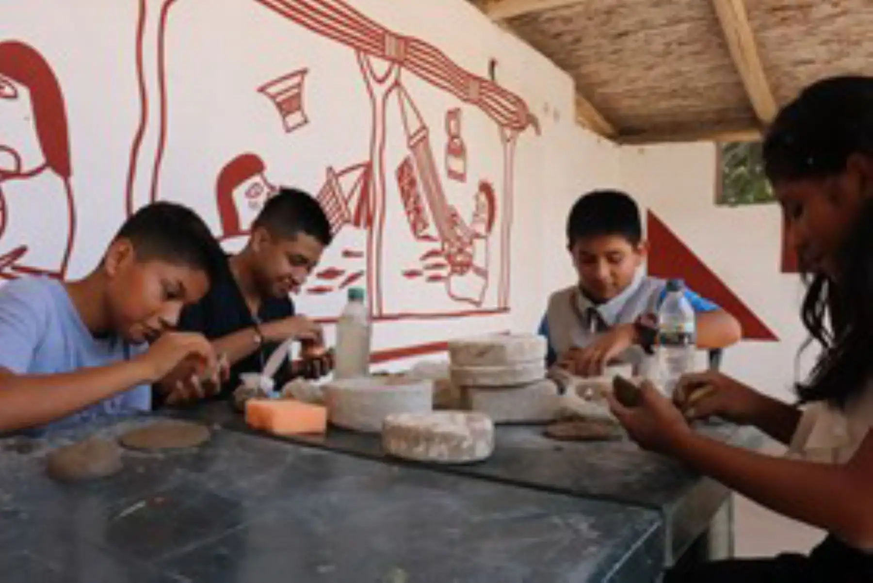 Lambayeque: fortalecen identidad cultural y capacidades creativas con talleres gratuitos para niños, adolescentes y adultos.