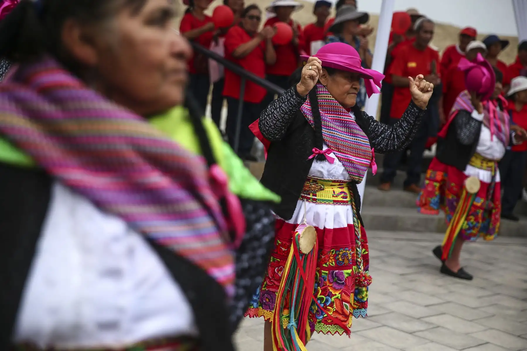 Un grupo de mujeres danzantes de la tercera edad participaron con un baile típico. Foto: ANDINA/Jhonel Rodríguez Robles