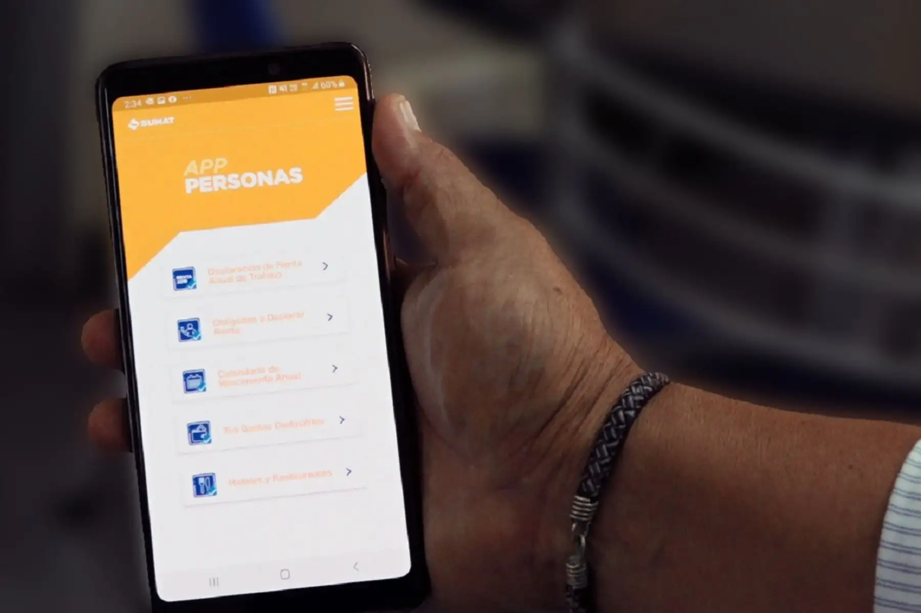 Utilice los aplicativos disponibles para cumplir con su Declaración de Renta. Cortesía