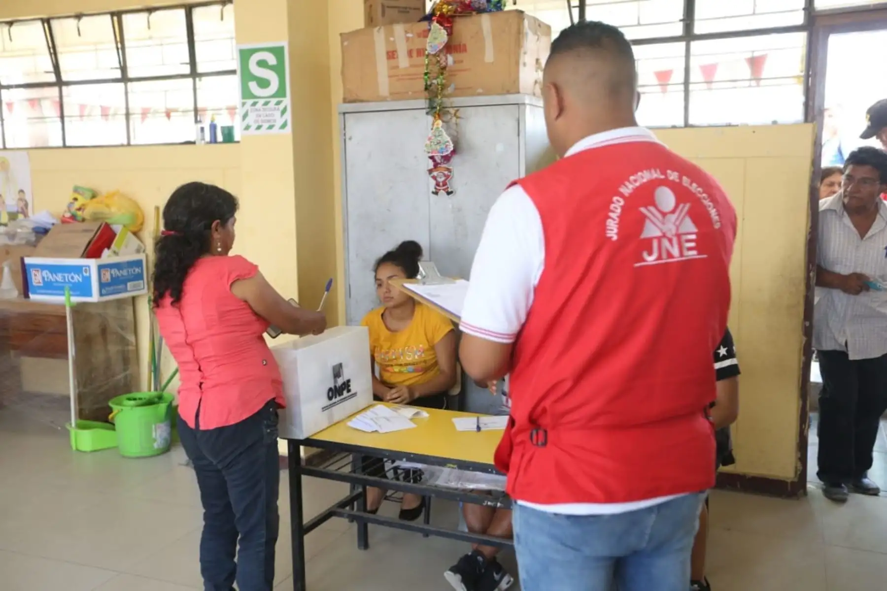 El JNE viene fiscalizando el normal desarrollo del proceso electoral de consulta vecinal, en los distritos de El Porvenir y Florencia de Mora, región LaLibertad, donde se decidirá la propuesta de creación del distrito de Alto Trujillo. Foto: JNE/Difusión