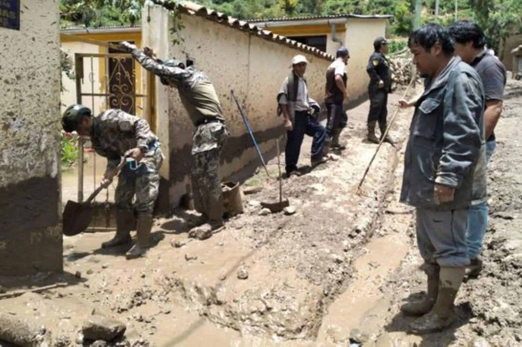 El Minza movilizó equipo de emergencia a Ayacucho integrado por 15 brigadistas y cuatro especialistas en el manejo de emergencias y desastres.