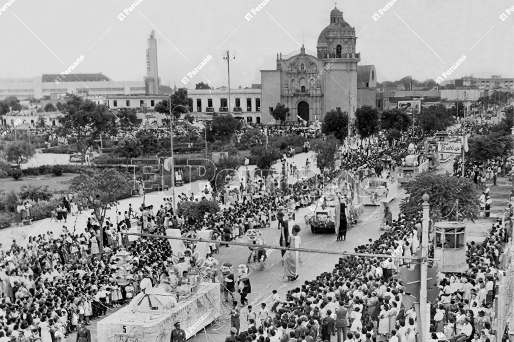 Lima - febrero 1953 / Gran corso de carnavales en  La Victoria. 
Foto: Archivo Histórico de El Peruano