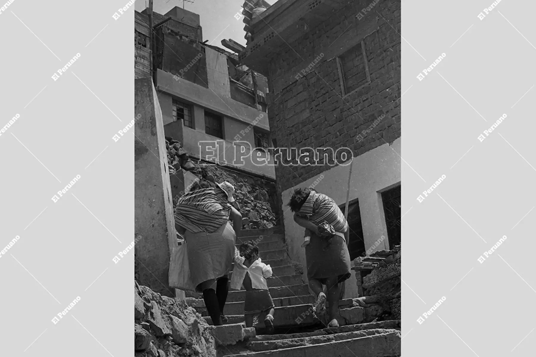 Lima - 24 febrero 1987 / Pobladores del cerro San Cosme en La Victoria.
Foto: Archivo