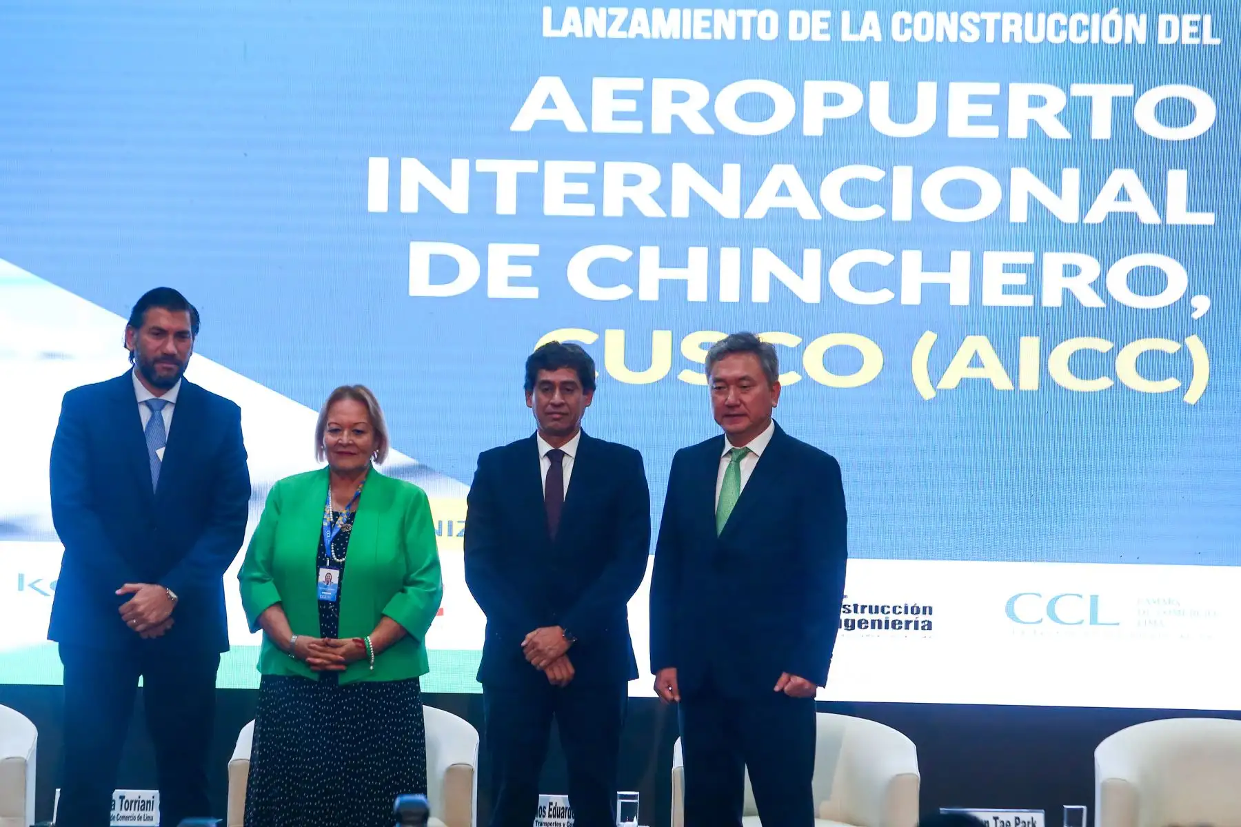 Empresas conocen más sobre la construcción del Aeropuerto Internacional de Chinchero - Cusco. MTC y República de Corea informan sobre los procesos de contrataciones para la construcción y supervisión de la obra. De izquierda a derecha, Luis Felipe Quiros, presidente del gremio de Construcción e Ingeniería; 
Yolanda Torriani, presidenta de la Cámara de Comercio de Lima;
Carlos Lozada, ministro de Transportes y Comunicaciones; y 
Sum Tae Park, Embajador de la República de Corea en el Perú. Foto: ANDINA/ Jhonel Rodríguez