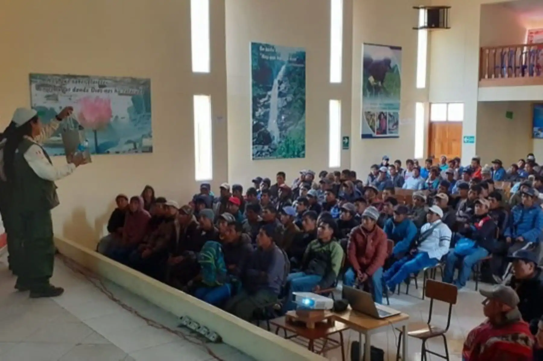 En las provincias de Calca, Cusco y Urubamba se dictaron talleres dirigidos a los porteadores y personal de apoyo que brinda servicios turísticos en la red del Camino Inca del Santuario Histórico de Machu Picchu.