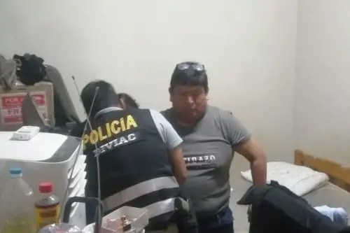 Detienen a fiscal superior de Ucayali, Luis Alberto Jara Ramírez, acusado de liderar organización criminal dentro del Ministerio Público de Ucayali.