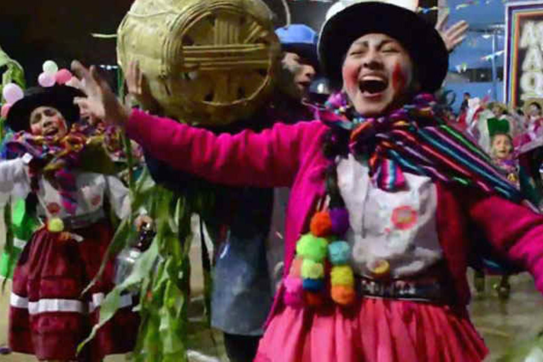 Los carnavales son la máxima expresión de júbilo y colorido en los que se manifiesta la vasta riqueza cultural del Perú, así como la entrañable identidad regional y orgullo de los pueblos expresada en danzas, música y tradiciones que trascienden al tiempo. ANDINA/Difusión