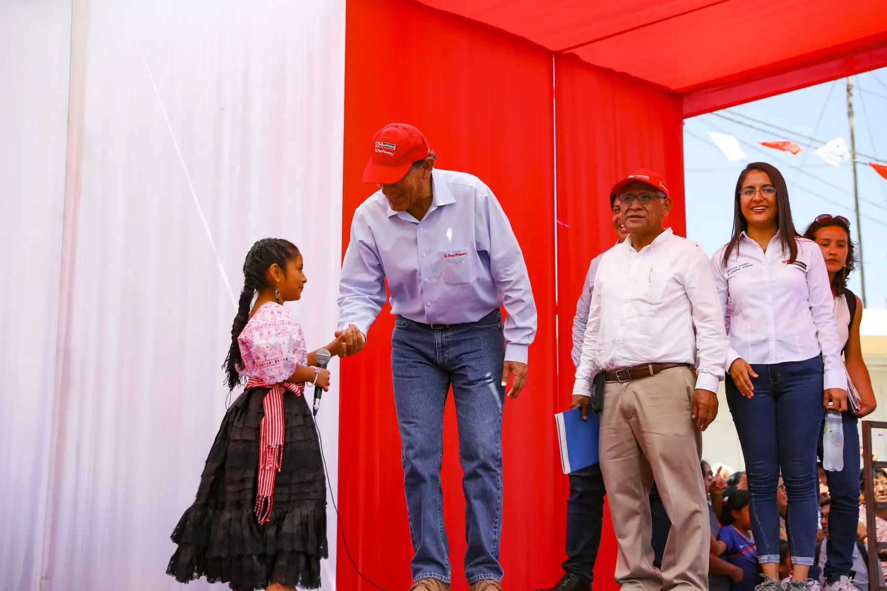 Presidente Martín Vizcarra supervisó la entrega de obras de rehabilitación de las calles del distrito de Santa Rosa de Chiclayo. Foto:ANDINA/ Prensa Presidencia