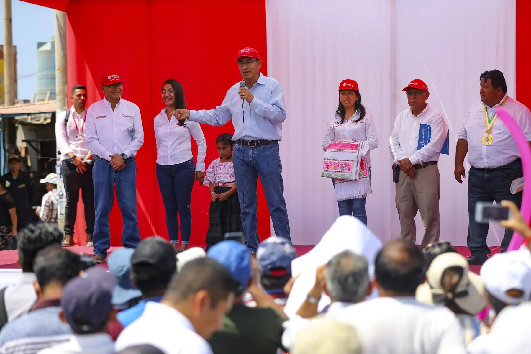 Presidente Martín Vizcarra supervisó la entrega de obras de rehabilitación de las calles del distrito de Santa Rosa de Chiclayo. Foto:ANDINA/ Prensa Presidencia