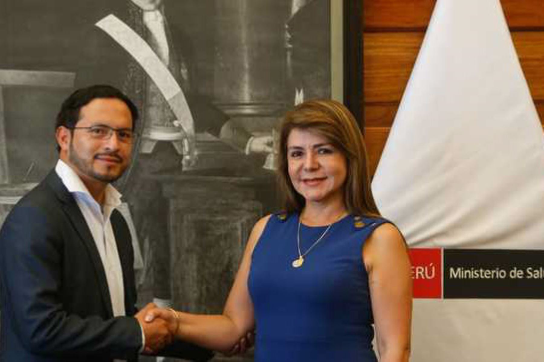 La ministra de Salud, Elizabeth Hinostroza Pereyra, se reunió con los gobernadores regionales de Arequipa y Junín.