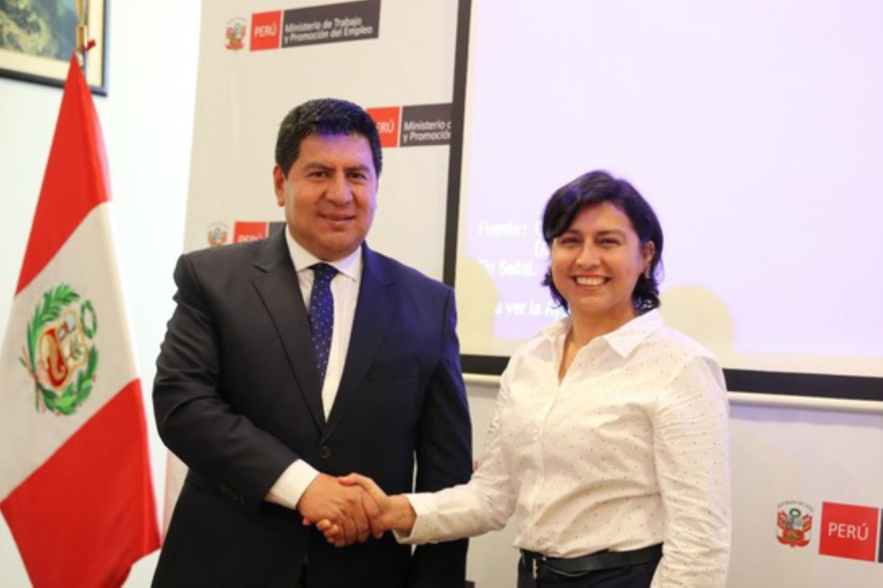 La ministra de Trabajo y Promoción del Empleo, Sylvia Cáceres, se reunió con el gobernador regional de Huancavelica, Maciste Díaz.