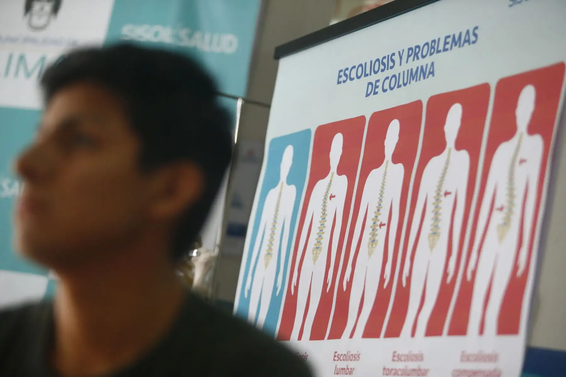 El uso incorrecto de la mochila podría generar escoliosis en los alumnos. Foto: ANDINA/Jhonel Rodríguez Robles