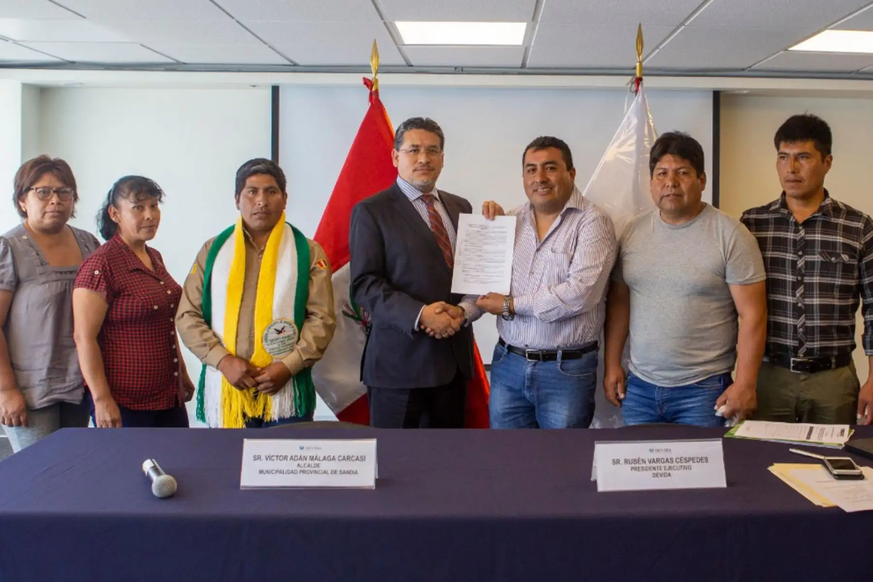 Devida suscribió una adenda con la municipalidad provincial de Sandia para continuar con la capacitación y asistencia técnica a la cadena de valor de los cultivos de café y frutales.