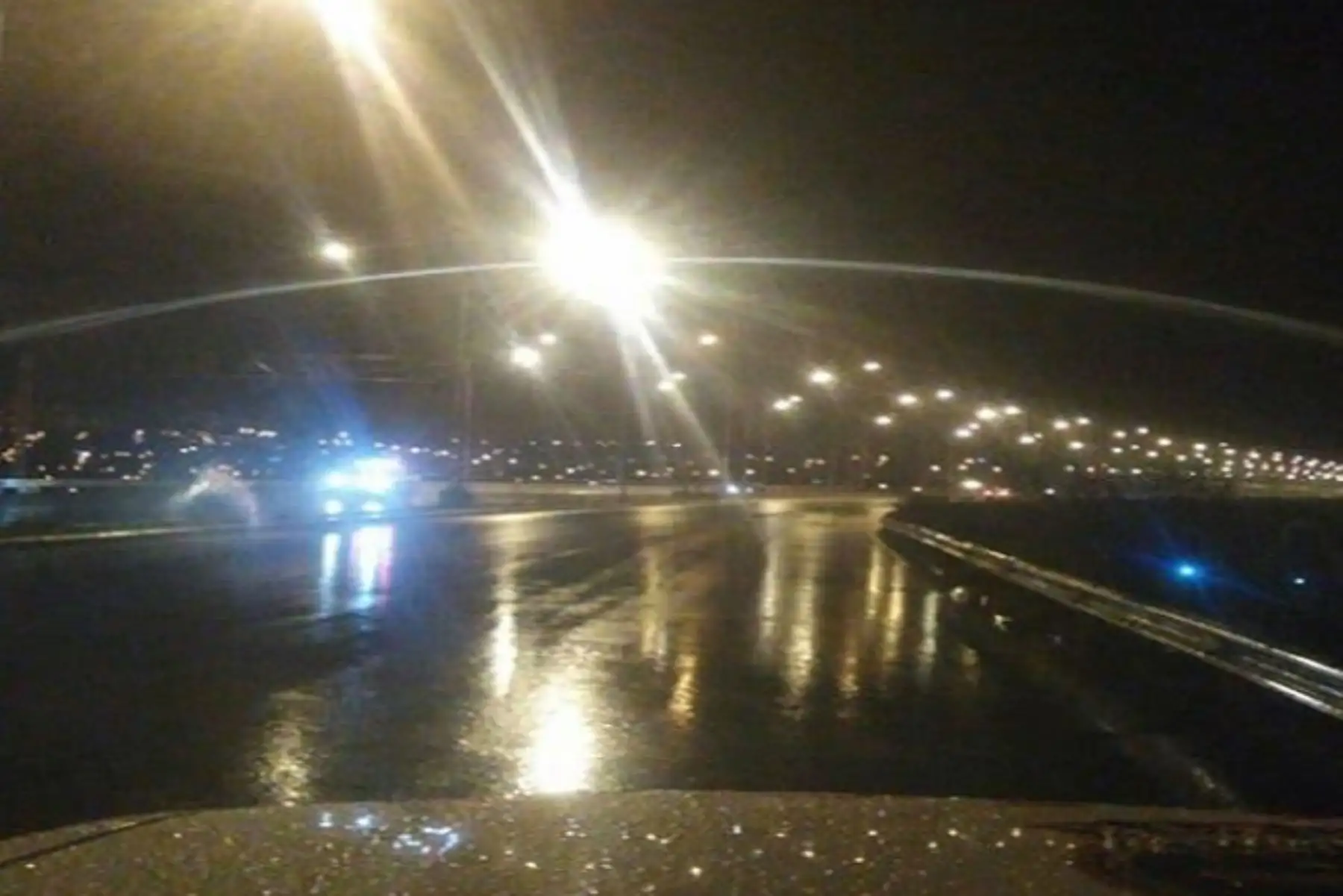 La precipitación pluvial se inició al promediar las 23:30 horas y se prolongó más de una hora, tiempo suficiente para que la población resulte afectada por la inundación de sus viviendas.