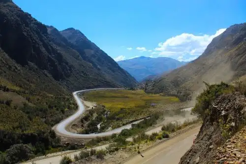 Para interconectar pueblos de la costa y la sierra de la región Áncash se asfaltarán 1,484 kilómetros de carreteras.