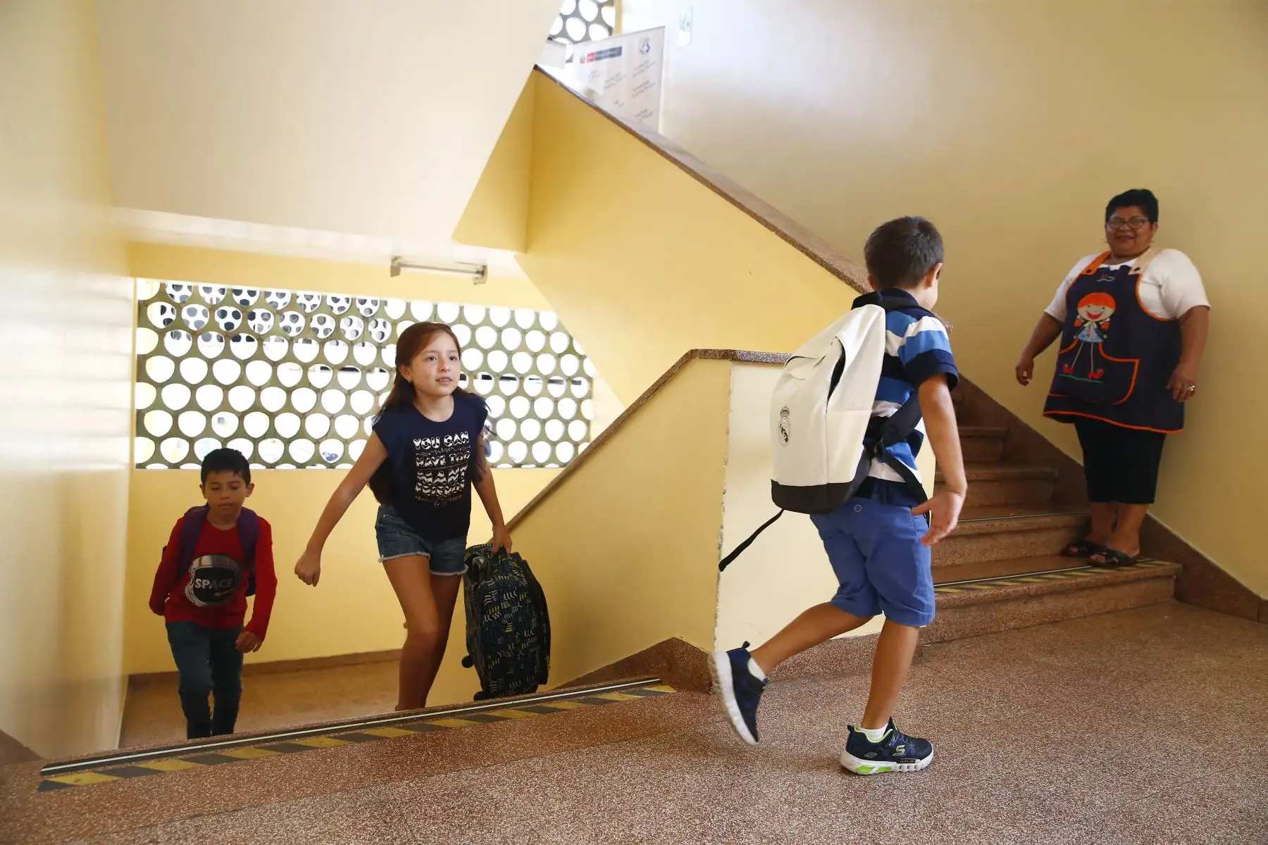 MINSA recomienda como elegir la mochila que evitará lesiones en cuello y espalda en los niños. Foto: ANDINA/Jhonel Rodríguez Robles