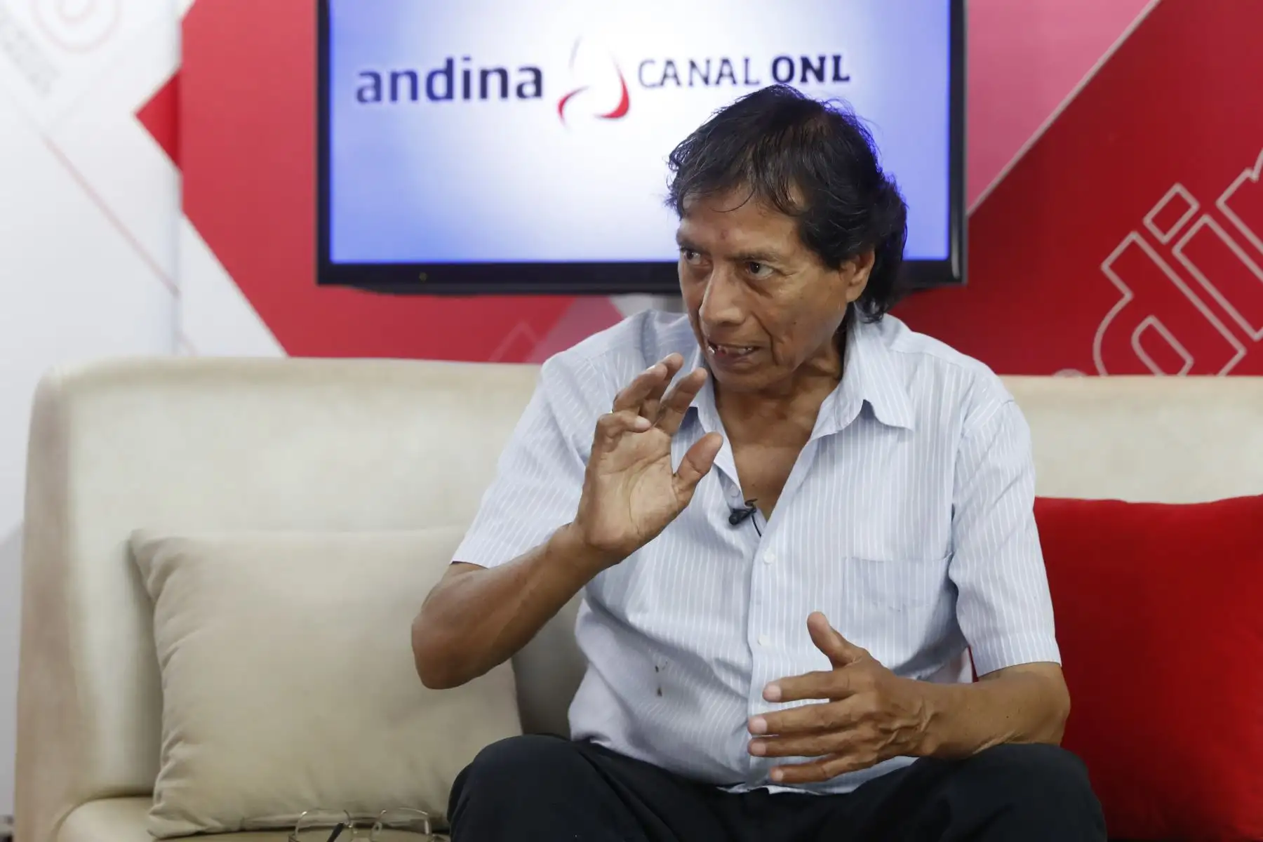 Iván Cruz en programa Magníficamente Peruanos bajo la conducción de José Vadillo. Foto: ANDINA/Renato Pajuelo